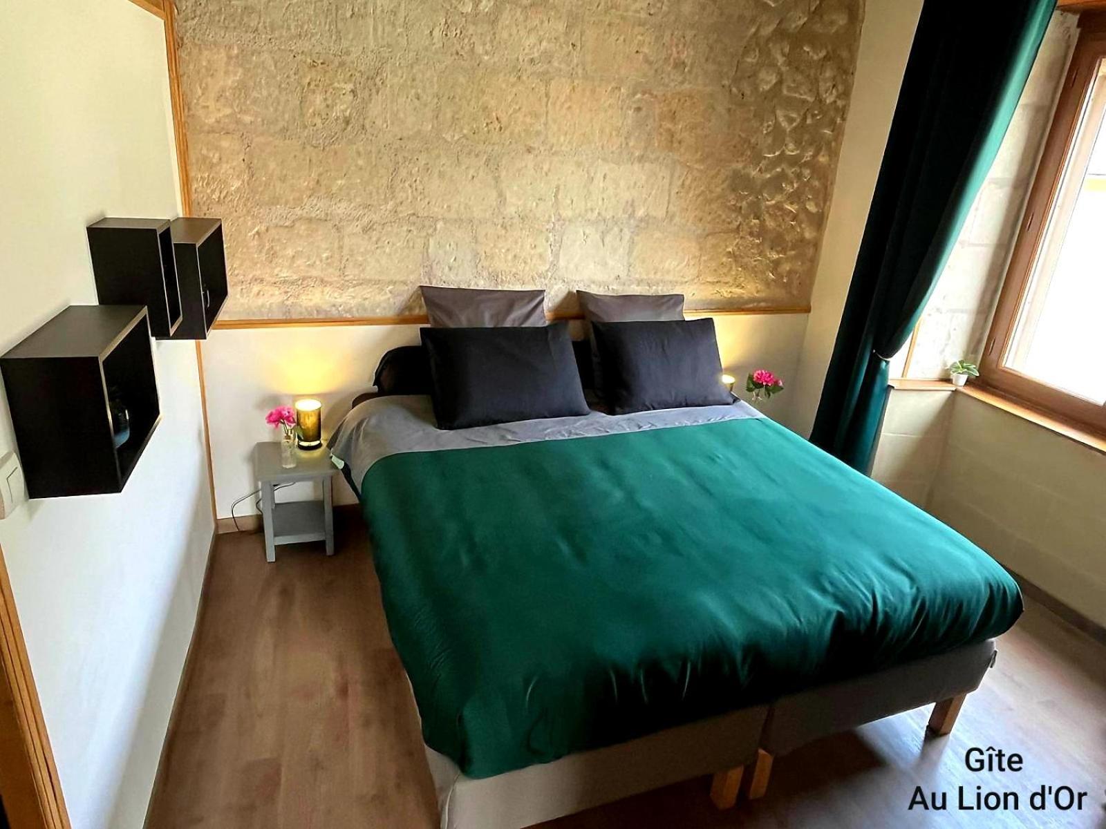 Au Lion D'Or Apartment Les Roches-l'Eveque Екстериор снимка
